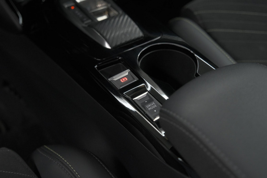 Peugeot 208 1.2 Hybrid 145 e-DCS6 GT | Alcantara Pakket | Camera | Apple Carplay | Stoelverwarming