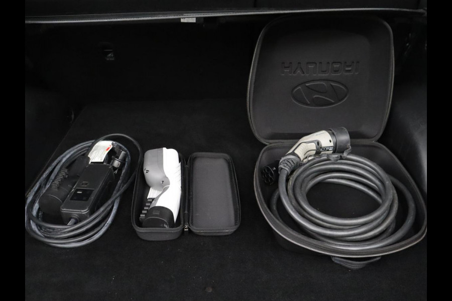 Hyundai IONIQ 5 Connect 73kWh | SOH 92,2% | Stuur/stoel verwarming | Adaptive cruise | Trekhaak | BOSE sound | Camera | Park assist | Carplay | Climate control | Full LED