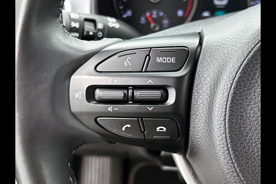 Kia Stonic 1.0 T-GDi 120pk MHEV DynamicLine Auto. Navigatie Apple Carplay/Android Auto Camera Parkeersensoren achter Cruise Control Lichtmetalen velgen Airco