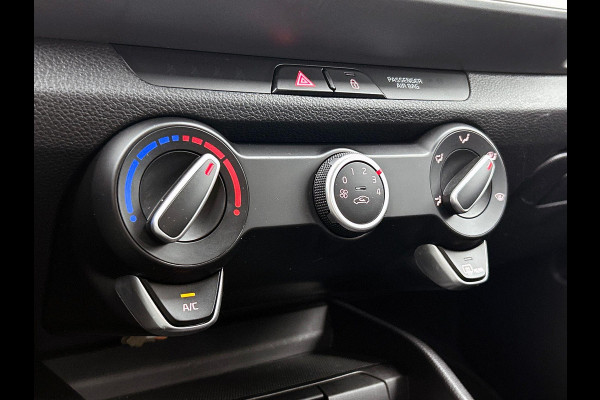Kia Stonic 1.0 T-GDi 120pk MHEV DynamicLine Auto. Navigatie Apple Carplay/Android Auto Camera Parkeersensoren achter Cruise Control Lichtmetalen velgen Airco