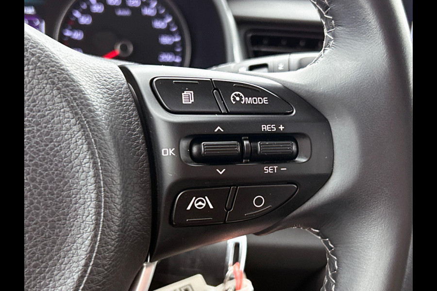 Kia Stonic 1.0 T-GDi 120pk MHEV DynamicLine Auto. Navigatie Apple Carplay/Android Auto Camera Parkeersensoren achter Cruise Control Lichtmetalen velgen Airco