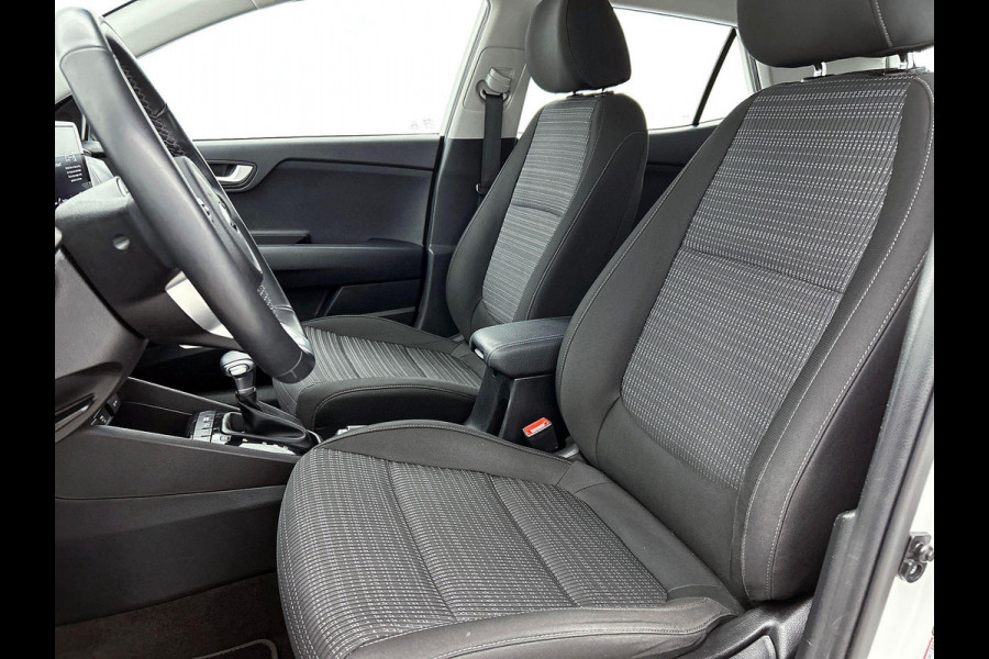 Kia Stonic 1.0 T-GDi 120pk MHEV DynamicLine Auto. Navigatie Apple Carplay/Android Auto Camera Parkeersensoren achter Cruise Control Lichtmetalen velgen Airco