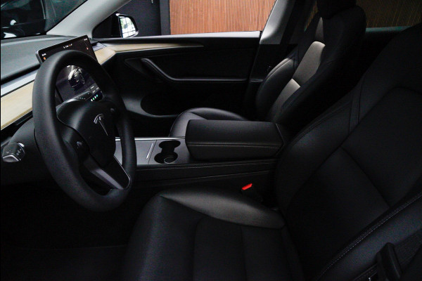 Tesla Model Y SOH: 96,7% Navi 360° Leder ACC Autopilot PDC Elektr. achterklep Stoelverwarmimg voor en achter Stuurverwarming Optie: Full Self-Driving Capability BTW auto