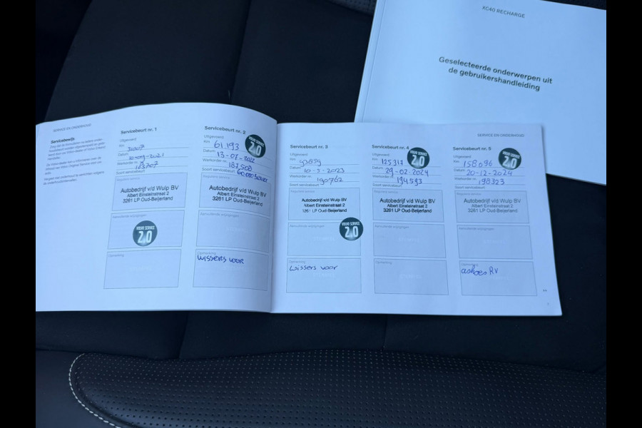 Volvo XC40 Recharge P8 AWD R-Design, panoramadak, electr bedienbare trekhaak, VOL OPTIES, 1 e eigenaar, Origineel NL auto met nap