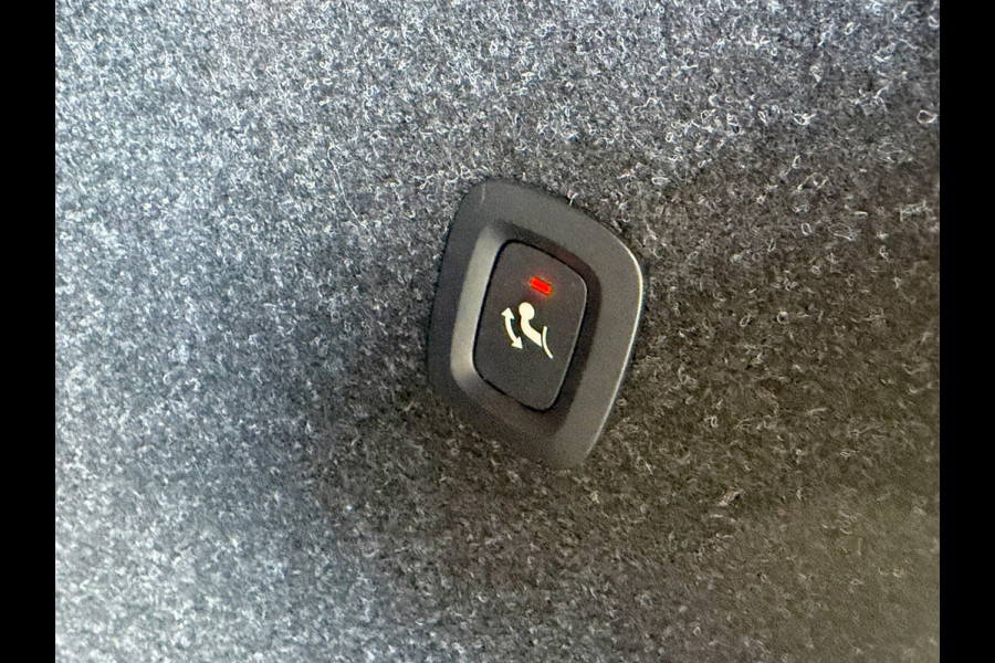 Volvo XC40 Recharge P8 AWD R-Design, panoramadak, electr bedienbare trekhaak, VOL OPTIES, 1 e eigenaar, Origineel NL auto met nap