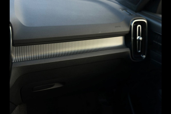 Volvo XC40 Recharge P8 AWD R-Design, panoramadak, electr bedienbare trekhaak, VOL OPTIES, 1 e eigenaar, Origineel NL auto met nap