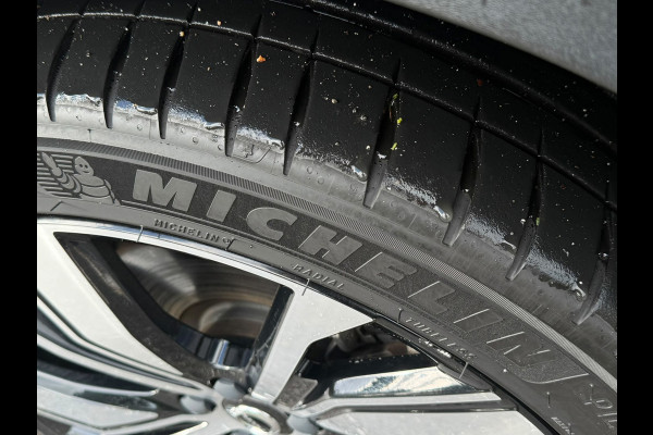 Volvo XC40 Recharge P8 AWD R-Design, panoramadak, electr bedienbare trekhaak, VOL OPTIES, 1 e eigenaar, Origineel NL auto met nap