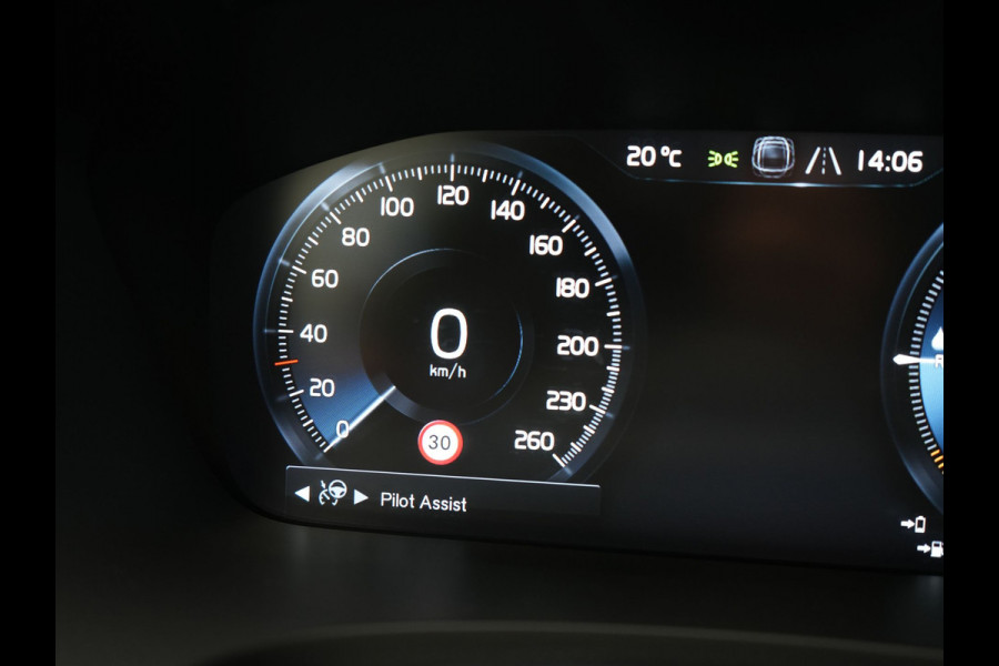 Volvo V90 T8 AWD Twin Engine R-Design Polestar Engineerd PHEV 407pk Dealer O.H. | Trekhaak Af Fabriek | Four C Luchtvering | Panodak | Head Up | Adaptive Cruise | Bowers & Wilkins | 360 Camera | Alcantara Sportstoelen Memory & Verwarmd | Stuur Verwarmd | Apple Carplay |  20"L.M | Plug In Hybrid |