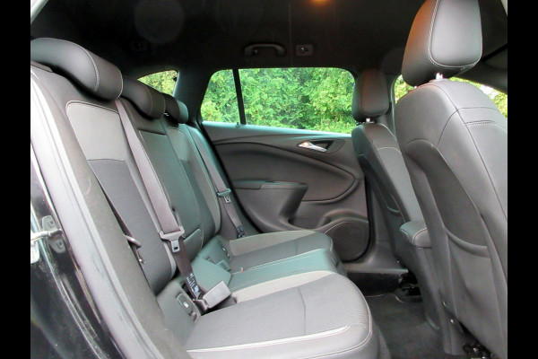 Opel Astra Sports Tourer 1.2 Elegance * Navi * Trekhaak *