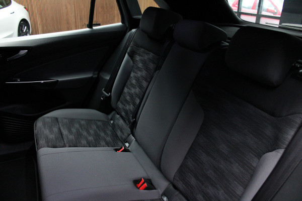 Volkswagen ID.4 Pro Navi HUD ACC Camera Warmtep. Carplay PDC Stuurverwarm. LM velgen Climate (3 zone) Interieur voorverwarming & koeling