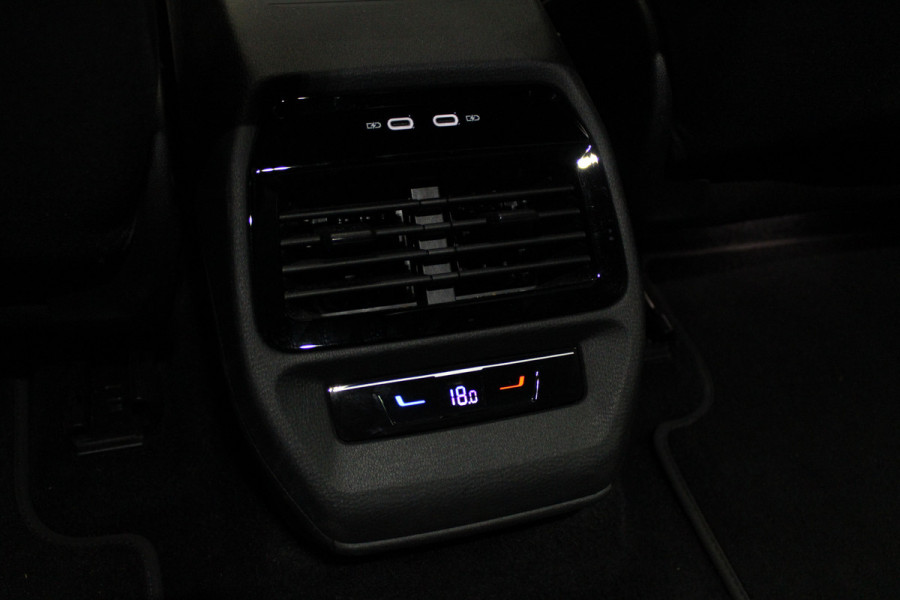 Volkswagen ID.4 Pro Navi HUD ACC Camera Warmtep. Carplay PDC Stuurverwarm. LM velgen Climate (3 zone) Interieur voorverwarming & koeling