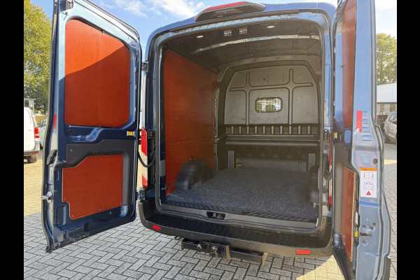 Ford Transit 350 2.0 TDCI 170pk L3H2 DC 5 persoons Trend / vaste prijs rijklaar € 25.950 ex btw / euro 6 / bpm vrij / lease vanaf € 424 / raptor grille / blauw metallic / trekhaak 2500 kg