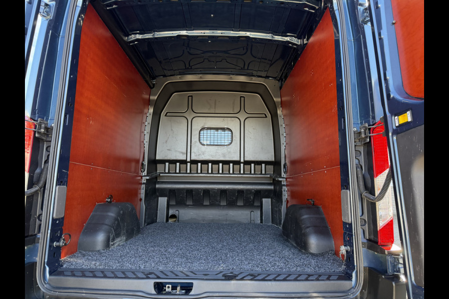 Ford Transit 350 2.0 TDCI 170pk L3H2 DC 5 persoons Trend / vaste prijs rijklaar € 25.950 ex btw / euro 6 / bpm vrij / lease vanaf € 424 / raptor grille / blauw metallic / trekhaak 2500 kg