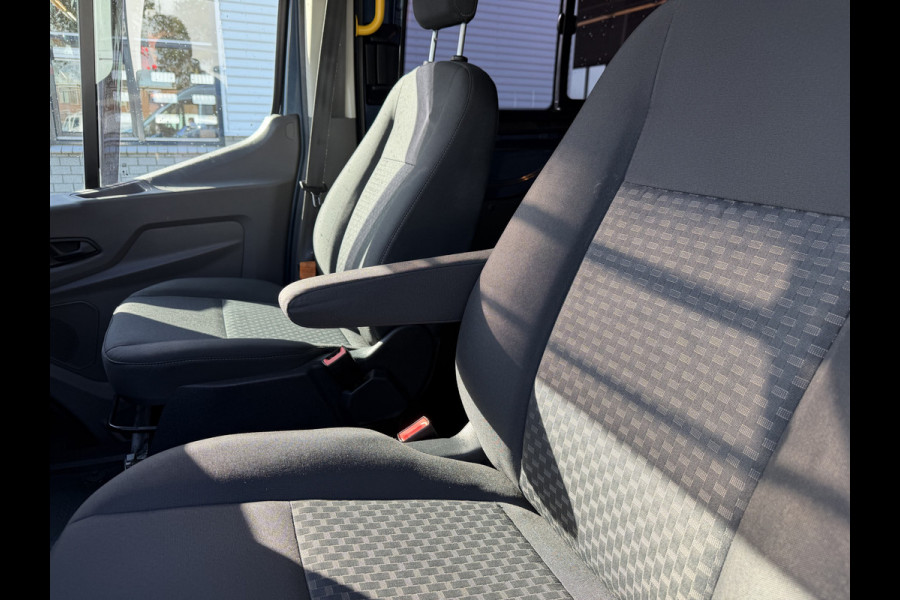 Ford Transit 350 2.0 TDCI 170pk L3H2 DC 5 persoons Trend / vaste prijs rijklaar € 25.950 ex btw / euro 6 / bpm vrij / lease vanaf € 424 / raptor grille / blauw metallic / trekhaak 2500 kg