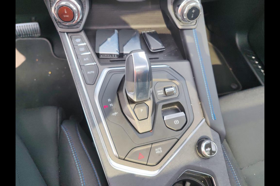 Lynk & Co 01 1.5 262pk Plug-in Pano Trekhaak Stoelverw Adaptive-CC 360° Nav/Cam PHEV