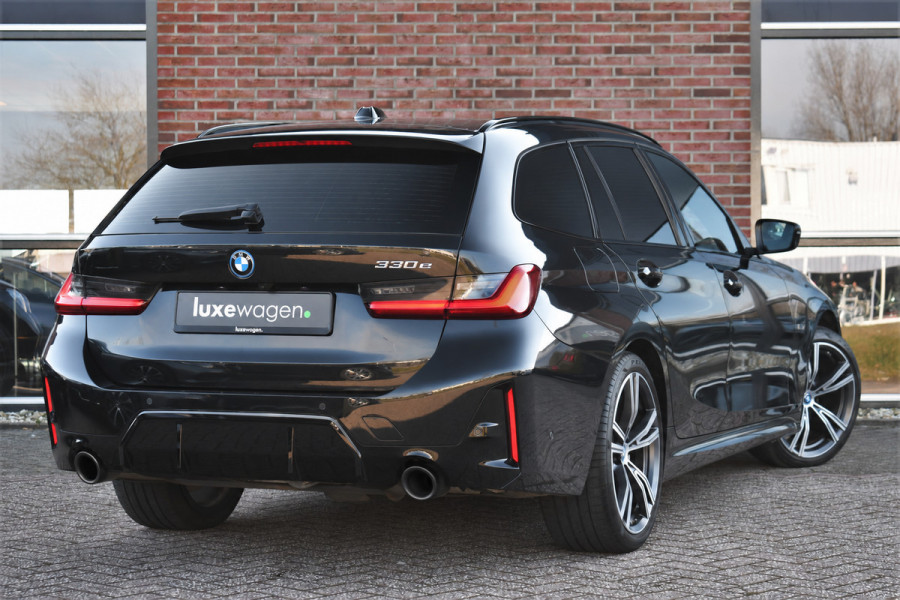 BMW 3 Serie Touring 330e M-Sport Pano DA-Prof E-zetels HUD 19inch