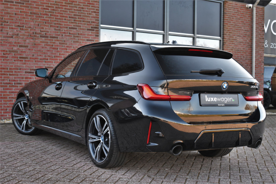 BMW 3 Serie Touring 330e M-Sport Pano DA-Prof E-zetels HUD 19inch