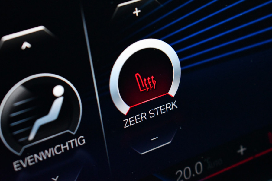 BMW 3 Serie Touring 330e M-Sport Pano DA-Prof E-zetels HUD 19inch