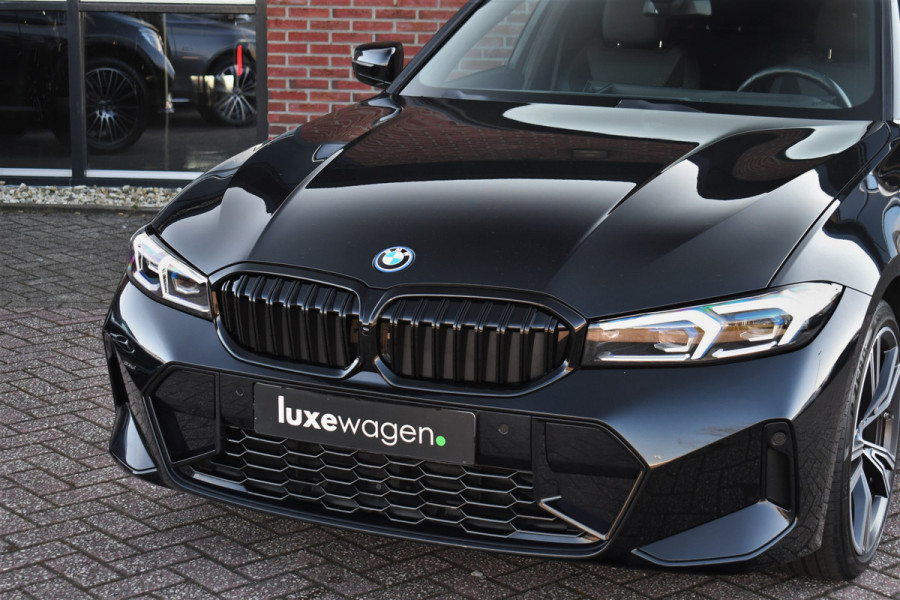 BMW 3 Serie Touring 330e M-Sport Pano DA-Prof E-zetels HUD 19inch
