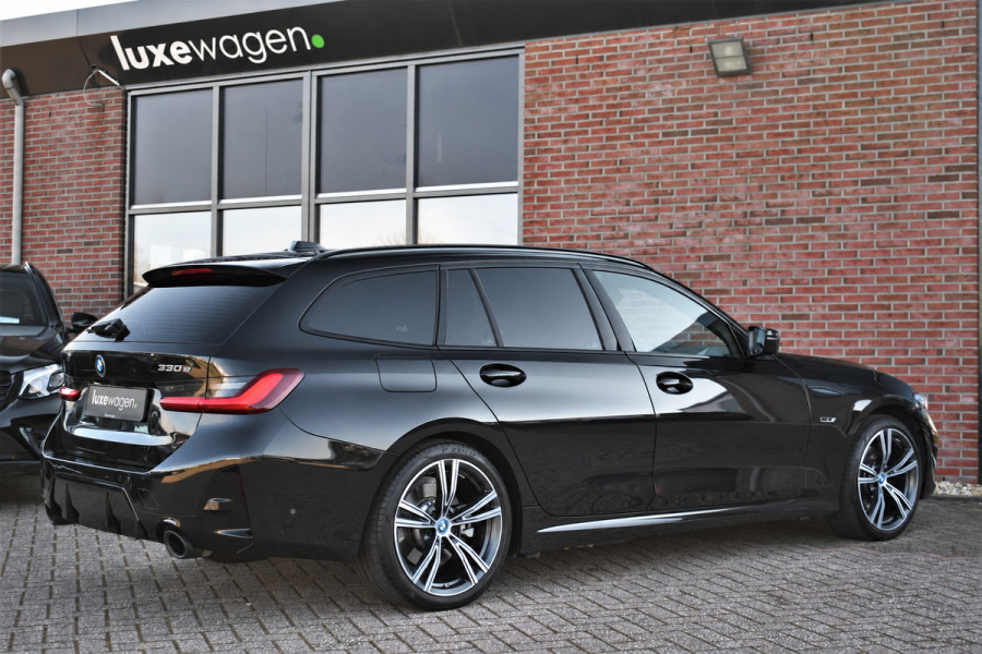 BMW 3 Serie Touring 330e M-Sport Pano DA-Prof E-zetels HUD 19inch