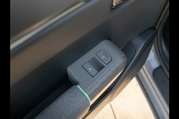 Kia EV4 Plus Advanced 81.4 kWh | Schuif-/Kanteldak | Stoel&Stuur Verwarming | Adapt. Cruise. | Camera | Carplay | Navi. | Clima. | Dodehoekassistentie | Harman Kardon