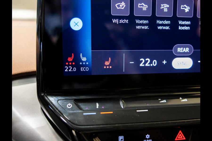 Volkswagen ID.4 Family 77 kWh SOH 92% / 204pk / NAP / Warmtepomp / Panorama dak / Achteruitrij camera / Stoelverwarming /