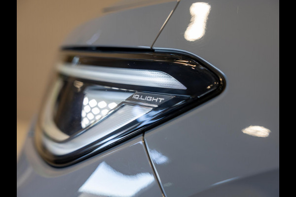 Volkswagen ID.4 Family 77 kWh SOH 92% / 204pk / NAP / Warmtepomp / Panorama dak / Achteruitrij camera / Stoelverwarming /