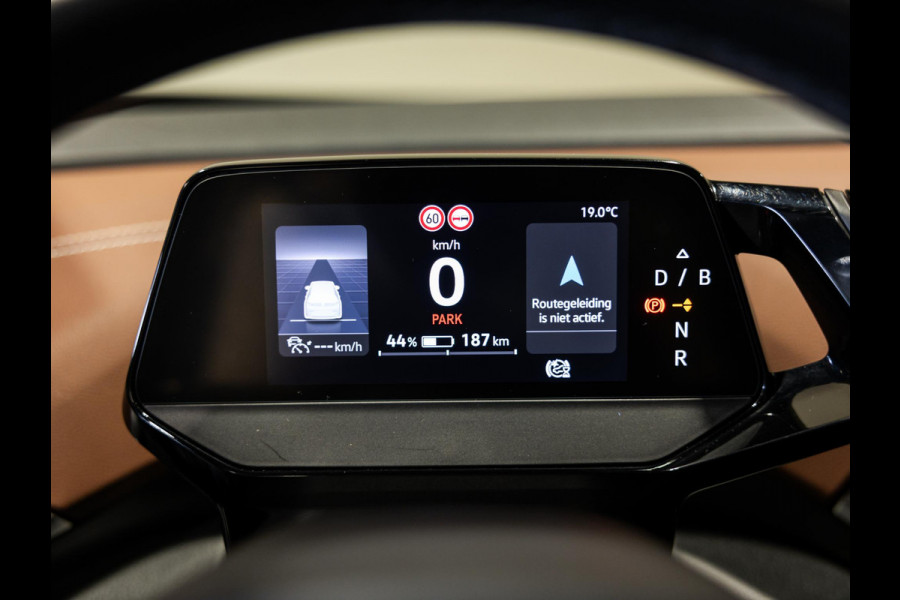 Volkswagen ID.4 Family 77 kWh SOH 92% / 204pk / NAP / Warmtepomp / Panorama dak / Achteruitrij camera / Stoelverwarming /