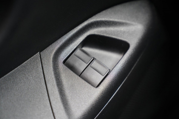 Peugeot 108 1.0 e-VTi GT-Line|Prijs rijklaar incl. 12 mnd garantie| Camera Carplay Airco LMV Bluetooth Keyless entry + start