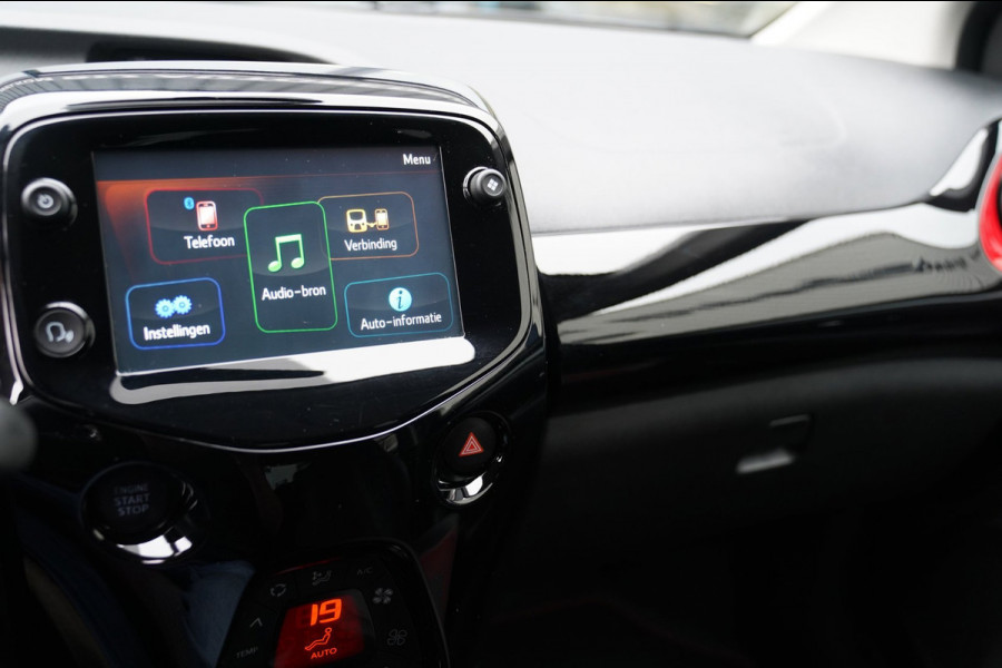 Peugeot 108 1.0 e-VTi GT-Line|Prijs rijklaar incl. 12 mnd garantie| Camera Carplay Airco LMV Bluetooth Keyless entry + start
