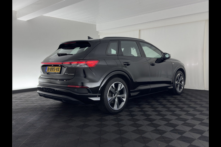 Audi Q4 e-tron 40 S edition 77 kWh (3-Fase-11kW) (INCL.BTW) *HEAT-PUMP | LEATHER-FABRIC | MATRIX-LED | ADAPTIVE-CRUISE | CAMERA | DIGI-COCKPIT | KEYLESS | AMBIENT-LIGHT | AUDI-SOUND | NAVI-FULLMAP | PRIVACY-GLASS | ECC | PDC | 20''ALU*
