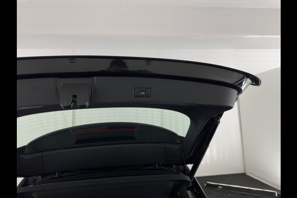 Audi Q4 e-tron 40 S edition 77 kWh (3-Fase-11kW) (INCL.BTW) *HEAT-PUMP | LEATHER-FABRIC | MATRIX-LED | ADAPTIVE-CRUISE | CAMERA | DIGI-COCKPIT | KEYLESS | AMBIENT-LIGHT | AUDI-SOUND | NAVI-FULLMAP | PRIVACY-GLASS | ECC | PDC | 20''ALU*