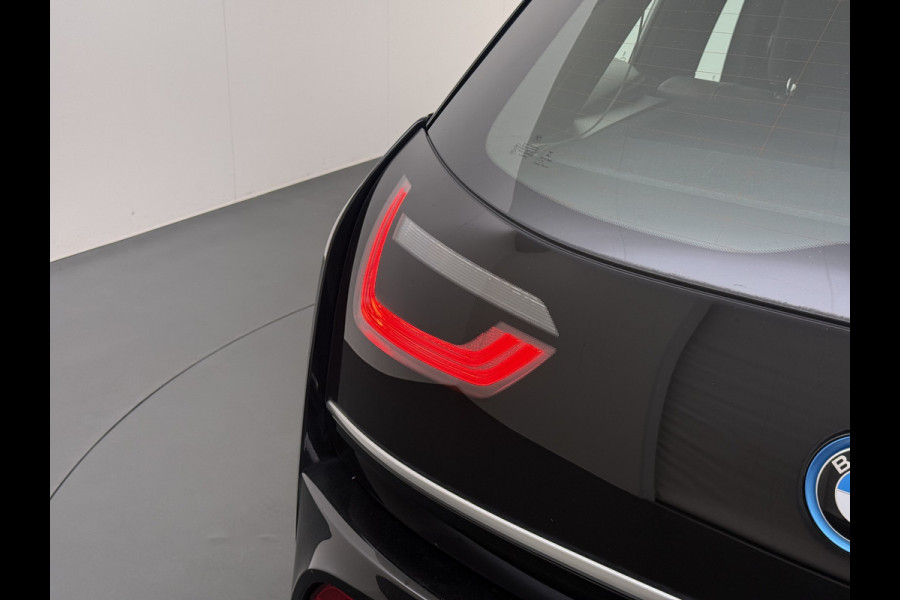 BMW i3 120Ah 42 kWh Warmtepomp Sportpakket Leer Navi Ecc Pdc Tel. Usb 20'LM CruiseControl Stoelverw. KeylessStart Isofix Led Aut.Verlichting Elek.Ramen Comfort pakket