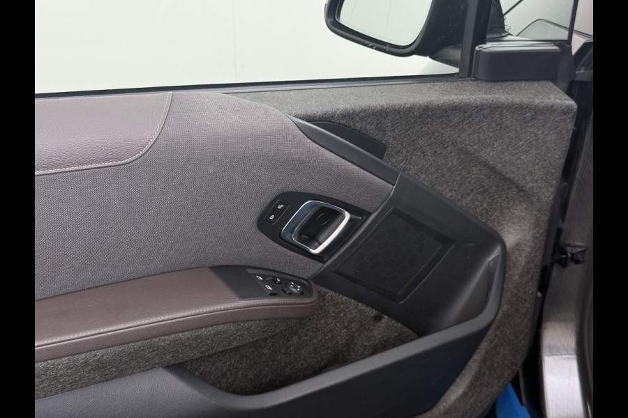 BMW i3 120Ah 42 kWh Warmtepomp Sportpakket Leer Navi Ecc Pdc Tel. Usb 20'LM CruiseControl Stoelverw. KeylessStart Isofix Led Aut.Verlichting Elek.Ramen Comfort pakket