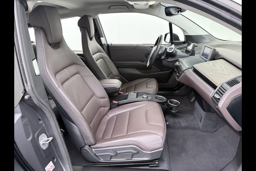 BMW i3 120Ah 42 kWh Warmtepomp Sportpakket Leer Navi Ecc Pdc Tel. Usb 20'LM CruiseControl Stoelverw. KeylessStart Isofix Led Aut.Verlichting Elek.Ramen Comfort pakket