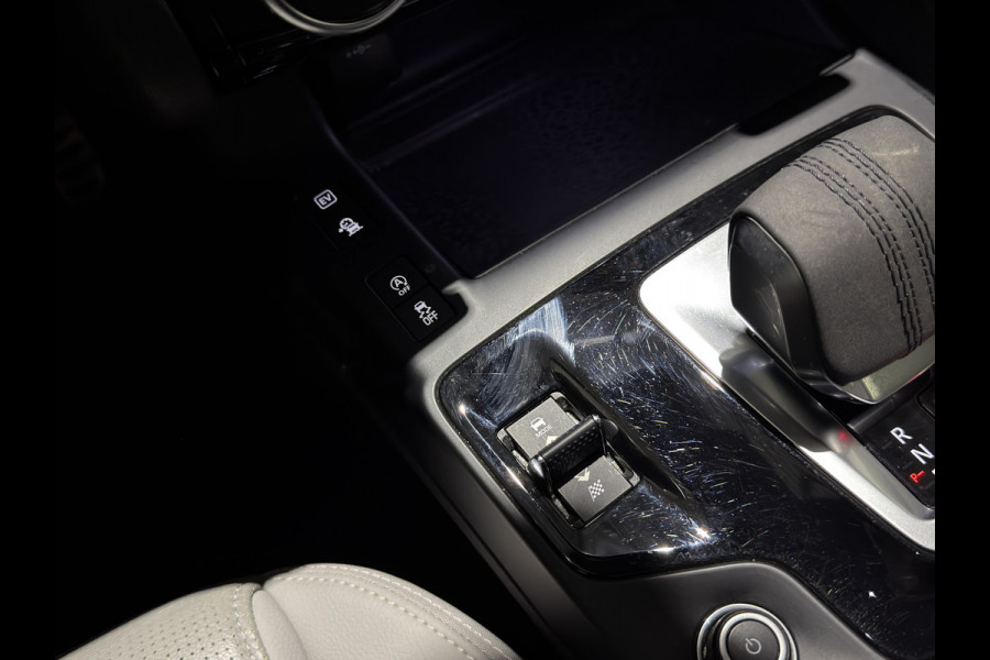 Jaguar E-Pace 1.5 P300e AWD R-Dynamic S | Trekhaak | Stoelen verwarmd | 360 Cam | Luxe Leder