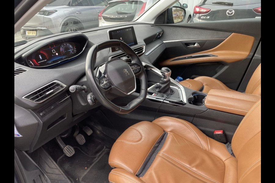 Peugeot 5008 1.2 PureTech Blue Lease Premium 7p. / 1e Eign. / Camera / Leder / CarPlay / 19'' / Elektr. best.stoel / Stoelverwarming / DAB / Cruise Control
