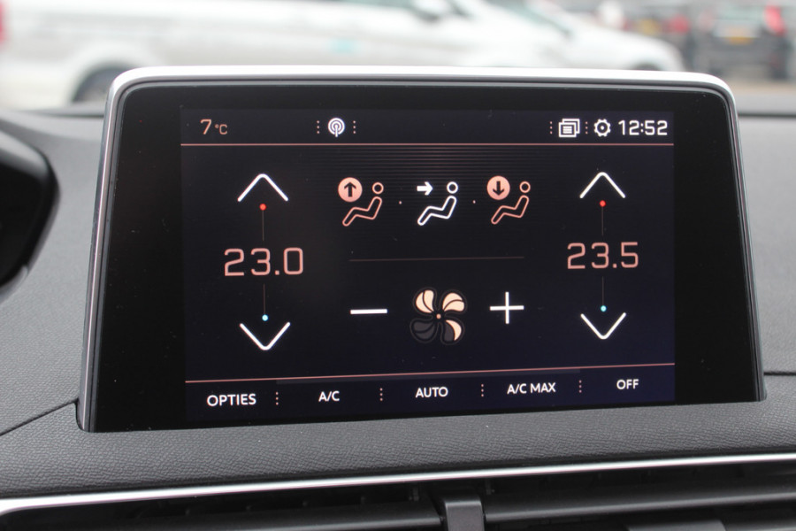 Peugeot 5008 1.2 PureTech Blue Lease Premium 7p. / 1e Eign. / Camera / Leder / CarPlay / 19'' / Elektr. best.stoel / Stoelverwarming / DAB / Cruise Control