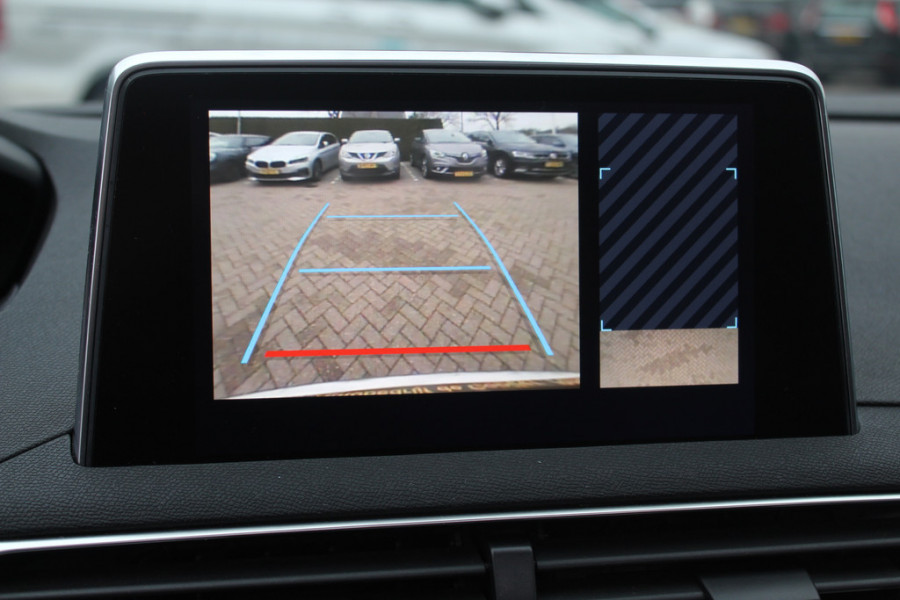 Peugeot 5008 1.2 PureTech Blue Lease Premium 7p. / 1e Eign. / Camera / Leder / CarPlay / 19'' / Elektr. best.stoel / Stoelverwarming / DAB / Cruise Control