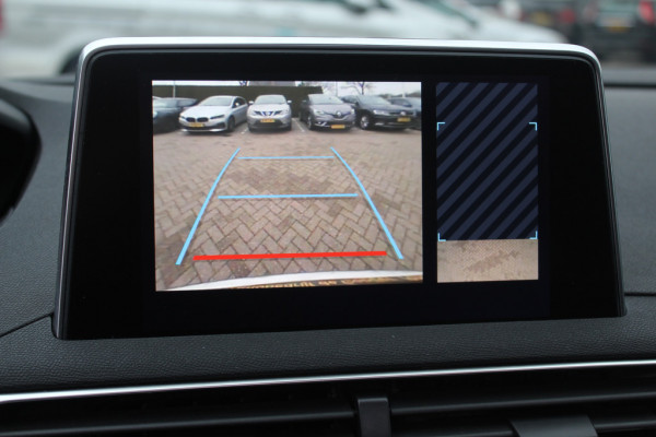 Peugeot 5008 1.2 PureTech Blue Lease Premium 7p. / 1e Eign. / Camera / Leder / CarPlay / 19'' / Elektr. best.stoel / Stoelverwarming / DAB / Cruise Control