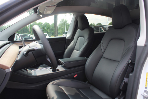 Tesla Model Y Long Range AWD 75 kWh / Autopilot / Panoramadak / Camera / 20'' / Keyless / Leder / Dodehoek / Navigatie / Stoelverwarming