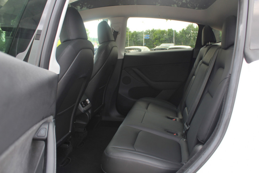 Tesla Model Y Long Range AWD 75 kWh / Autopilot / Panoramadak / Camera / 20'' / Keyless / Leder / Dodehoek / Navigatie / Stoelverwarming