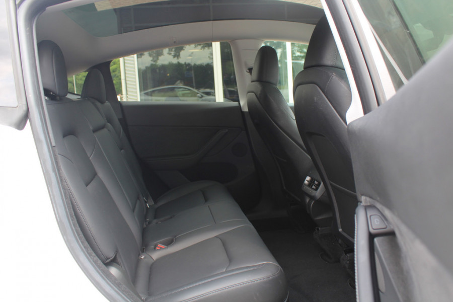 Tesla Model Y Long Range AWD 75 kWh / Autopilot / Panoramadak / Camera / 20'' / Keyless / Leder / Dodehoek / Navigatie / Stoelverwarming
