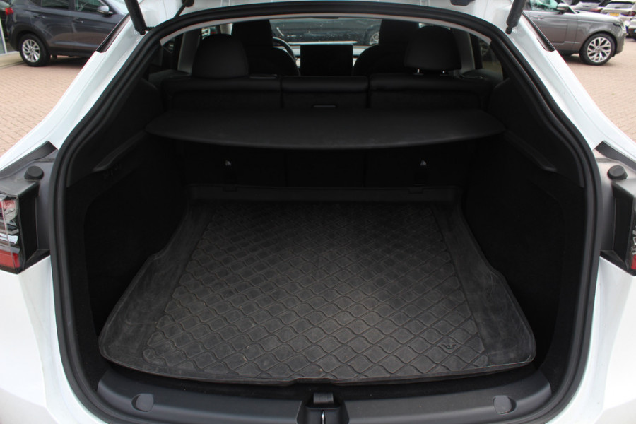 Tesla Model Y Long Range AWD 75 kWh / Autopilot / Panoramadak / Camera / 20'' / Keyless / Leder / Dodehoek / Navigatie / Stoelverwarming