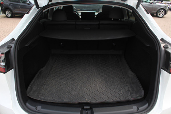 Tesla Model Y Long Range AWD 75 kWh / Autopilot / Panoramadak / Camera / 20'' / Keyless / Leder / Dodehoek / Navigatie / Stoelverwarming