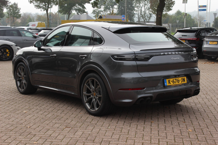 Porsche Cayenne Coupé 3.0 E-Hybrid / Trekhaak / Panoramadak / 360Camera / Head-up / Achterasbesturing / Softclose / 21'' / Matrix LED / Luchtvering / Sportdesign+Chrono / Dodehoek / DAB / Cruise Control
