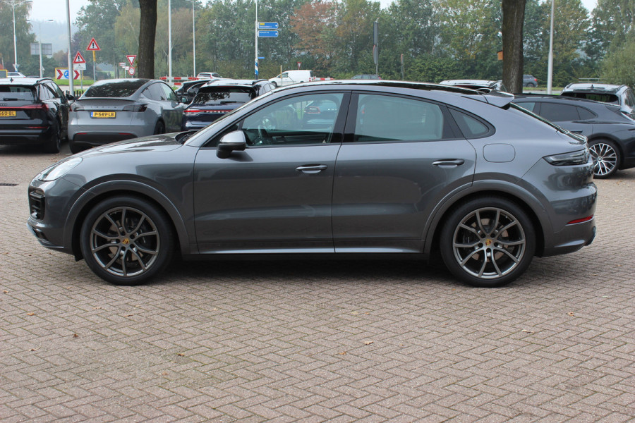 Porsche Cayenne Coupé 3.0 E-Hybrid / Trekhaak / Panoramadak / 360Camera / Head-up / Achterasbesturing / Softclose / 21'' / Matrix LED / Luchtvering / Sportdesign+Chrono / Dodehoek / DAB / Cruise Control