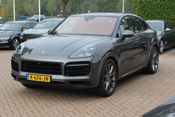 Porsche Cayenne Coupé 3.0 E-Hybrid / Trekhaak / Panoramadak / 360Camera / Head-up / Achterasbesturing / Softclose / 21'' / Matrix LED / Luchtvering / Sportdesign+Chrono / Dodehoek / DAB / Cruise Control