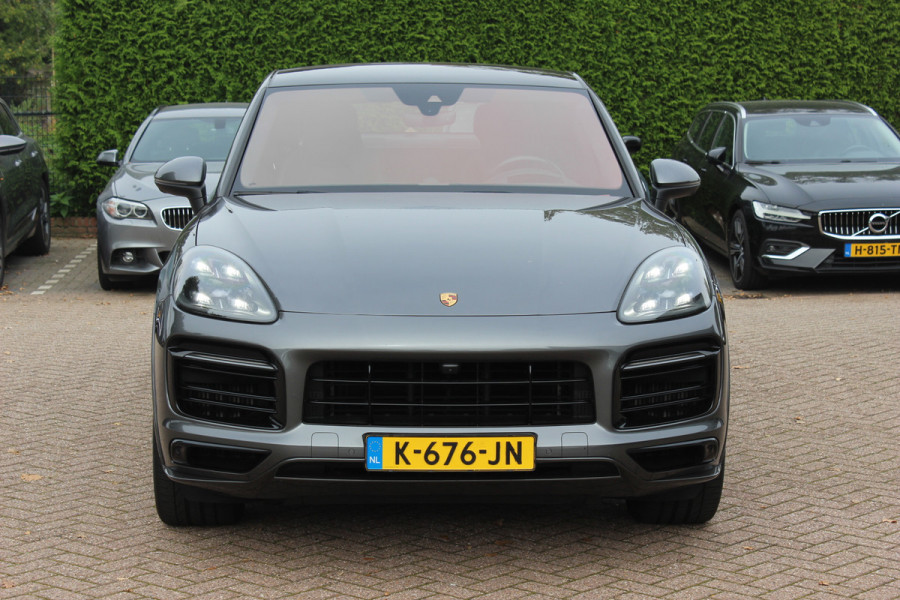 Porsche Cayenne Coupé 3.0 E-Hybrid / Trekhaak / Panoramadak / 360Camera / Head-up / Achterasbesturing / Softclose / 21'' / Matrix LED / Luchtvering / Sportdesign+Chrono / Dodehoek / DAB / Cruise Control