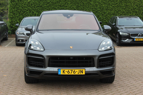 Porsche Cayenne Coupé 3.0 E-Hybrid / Trekhaak / Panoramadak / 360Camera / Head-up / Achterasbesturing / Softclose / 21'' / Matrix LED / Luchtvering / Sportdesign+Chrono / Dodehoek / DAB / Cruise Control